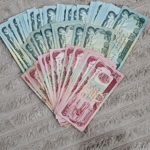 Afghanistan Afghanis AFN 5,550 current bank notes legal tender.